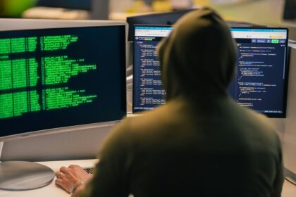 https://e-tygodnik.pl/falszywy-glos-prawdziwe-straty-nowa-era-cyberatakow/