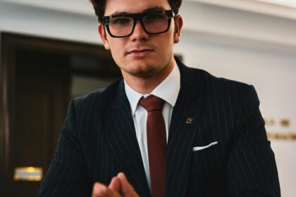 19 lat i miliard wyświetleń. Julian Heller zbudował firmę szybciej niż większość zaczyna studia