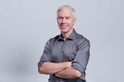 co-decyduje-o-sukcesie-w-pracy-z-ai-cechy-i-kompetencje-ktore-warto-rozwijac