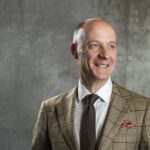 Miasta widma i pękające w szwach metropolie