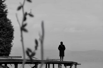 samotnosc-w-tlumie-dlaczego-studenci-czuja-sie-coraz-bardziej-samotni-i-jak-temu-zapobiec