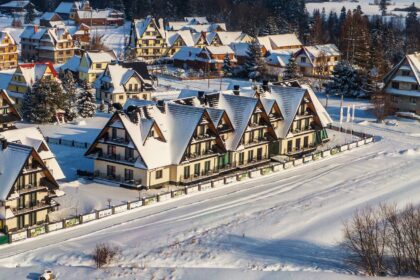 slow-travel-zima-cisza-natura-i-regeneracja-zamiast-atrakcji-dlaczego-ten-trend-rosnie-wlasnie-teraz